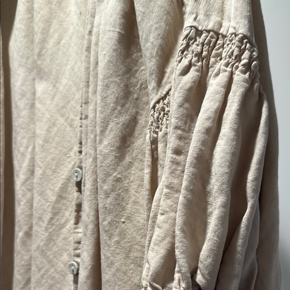 Women's Cream Button-Up Top - Picture 3 of 4